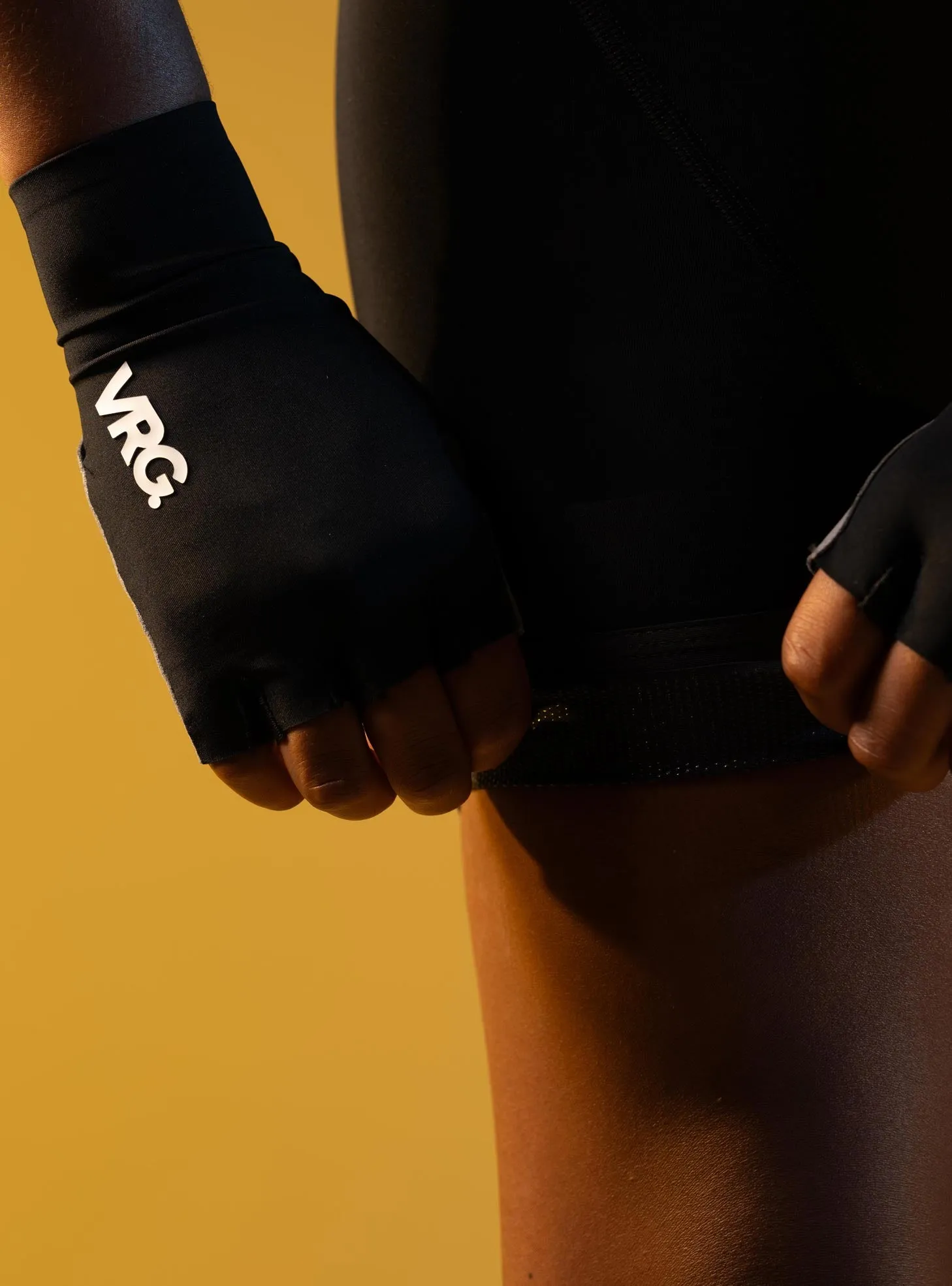 725 VRG GLOVES BLACK
