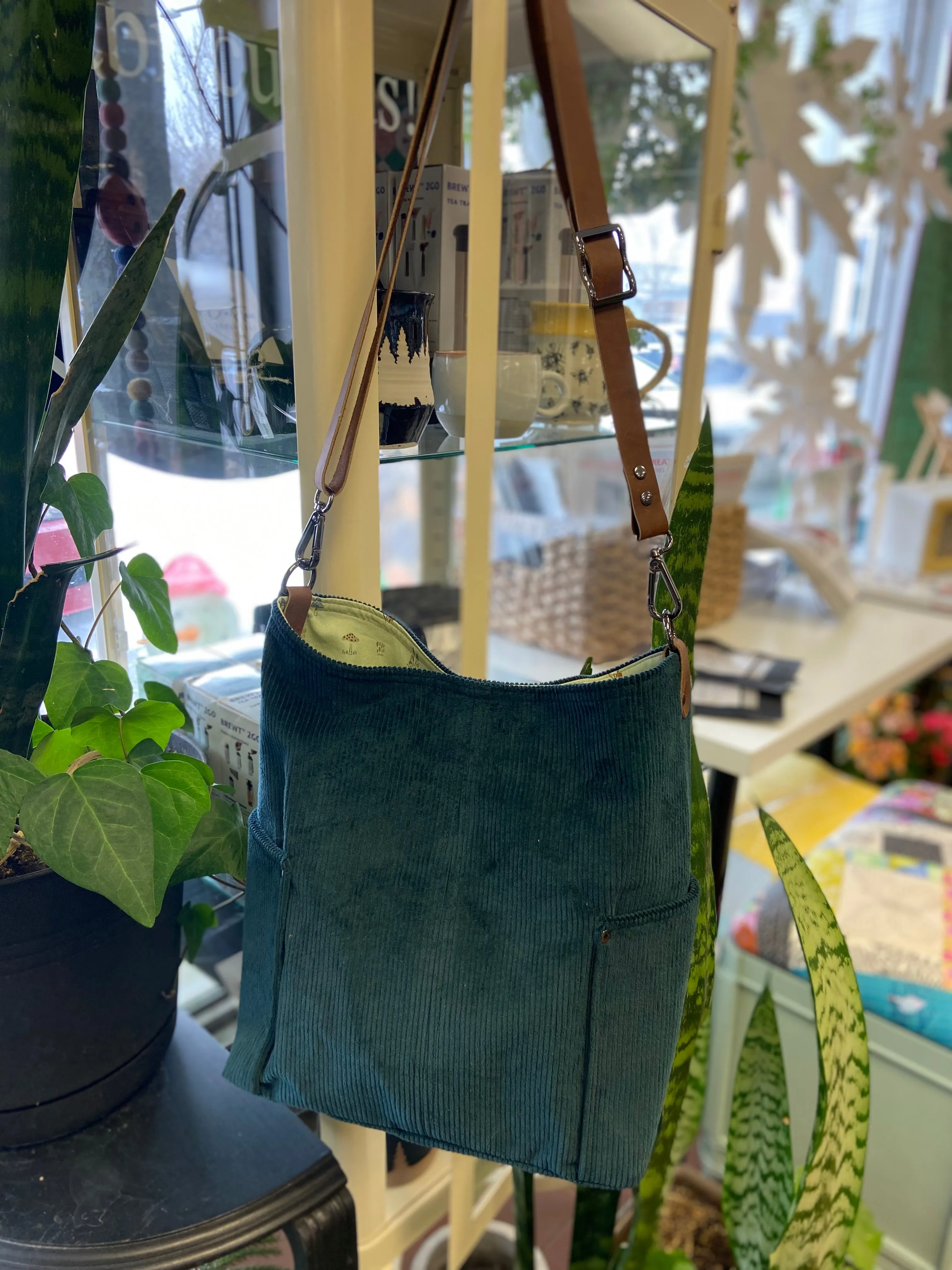 Corduroy Compass Bag Class Friday, Jan 24th, 6:30-9:30p.m., Saturday January 25th, 9:30a.m.- 4:00p.m.