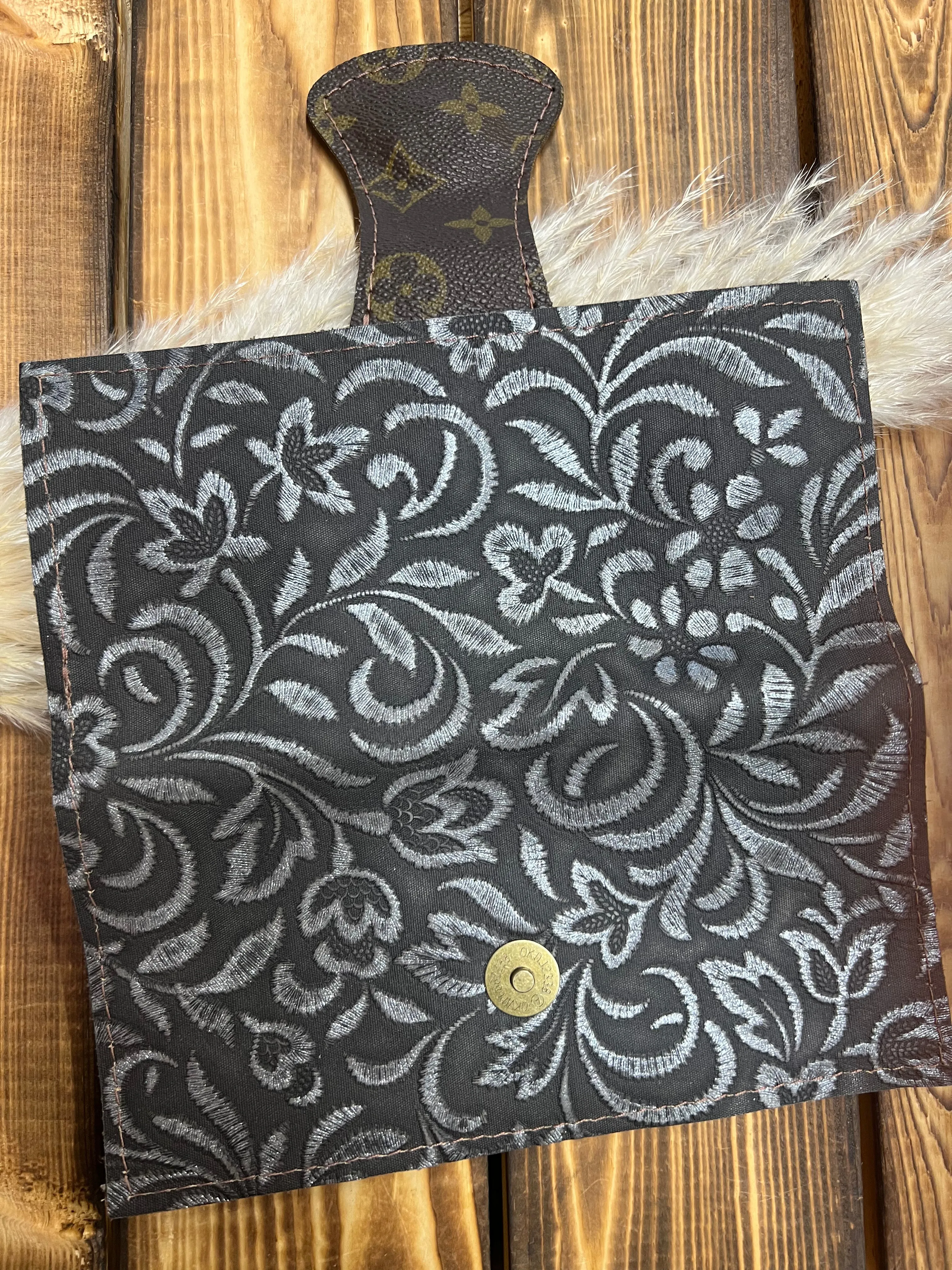 Keep It Gypsy Silver Creek Floral Wallet