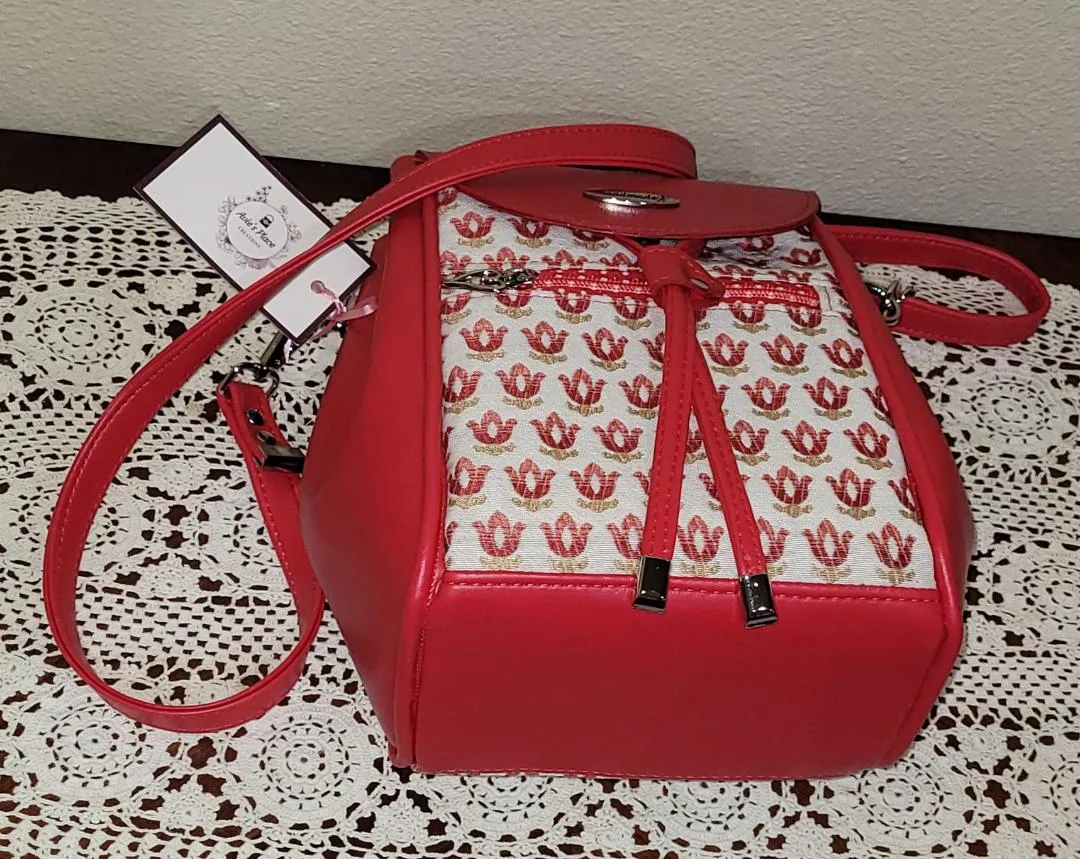 Lady's Crossbody Bucket Bag